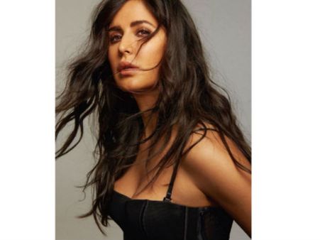 మరీ ఇంత ఓపెన్‌గా పెడితే ఎలా కత్రినా! కుర్రకారు బెంగెట్టుకోరు?