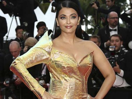 కేన్స్ 2019: ఐశ్వర్యరాయ్‌ గ్లామర్ కేక.. తల్లిని అనుసరించిన ఆరాధ్య!