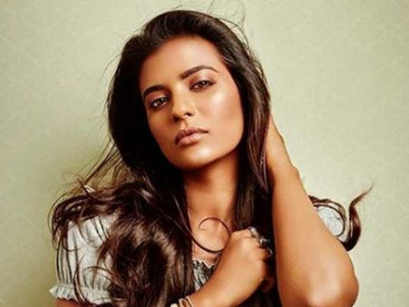 నాకు ఇష్టం లేదు కానీ తప్పక చేయాల్సి వచ్చింది.. యంగ్ హీరోయిన్ సంచలనం