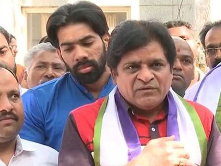 తొలిసారి మీడియా ముందుకు అలీ: పులిబిడ్డపై ప్రశంసలు.. పవన్ కళ్యాణ్ గురించి?