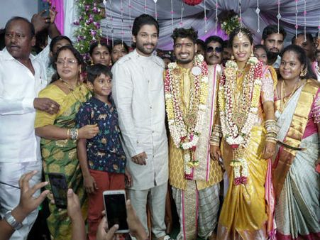 అసిస్టెంట్ కొరియోగ్రాఫర్ పెళ్లిలో సందడి చేసిన అల్లు అర్జున్