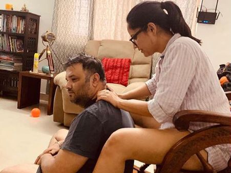 అర్థనగ్నంగా అనసూయ మసాజ్.. తొడలు చూపిస్తూ భర్తతో.. ప్యాంట్ వేసుకోవడం మరిచావా?