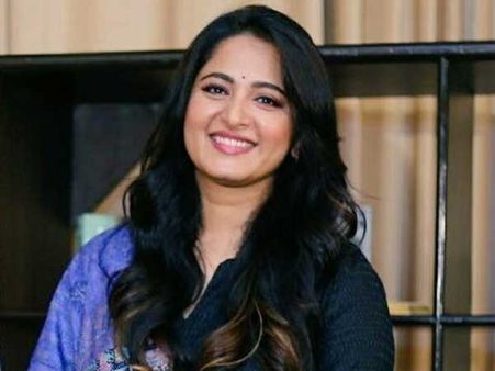 అనుష్కతో 'సైరా'కు ఫుల్‌స్టాప్.. స్వీటీ గ్లామర్ డోస్ పెంచేసి.. చిరు కొత్త లుక్