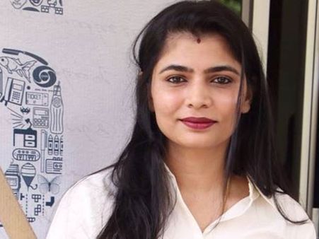 న్యూడ్ ఫొటోలు పంపమన్న నెటిజన్‌కు చిన్మయి షాక్.. ఆమె ఏం పంపారో తెలిస్తే..