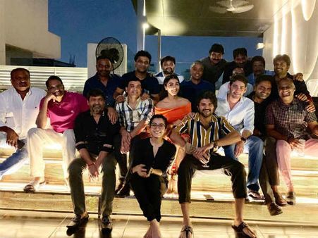 ‘మహర్షి’ పార్టీలో మహేష్ బాబుతో విజయ్ దేవరకొండ, అల్లరి నరేష్ మిస్సింగ్