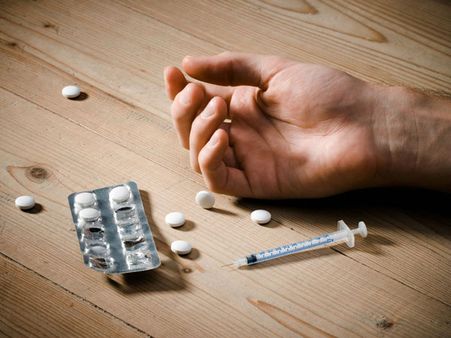 టాలీవుడ్ డ్రగ్స్ కేసు మళ్లీ హాట్ టాపిక్... సినీ ప్రముఖులపై కేసులు ఏమైనట్లు?