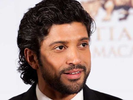 ఆమెకు ఓటు వేయొద్దంటూ ట్వీట్... నవ్వుల పాలైన ప్రముఖ హీరో!