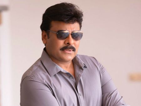 మెగాస్టార్ పక్కన ఆ ఇద్దరు భామలు.. థియేటర్లు హోరెత్తిపోతాయేమో!