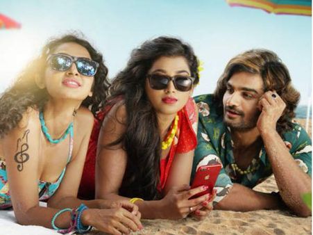 వైరల్.. ఓ ఐటెం బ్యూటీ నోరు జారితే.. వీడియో వస్తుంటే ఆ కిక్కే వేరయ్యో