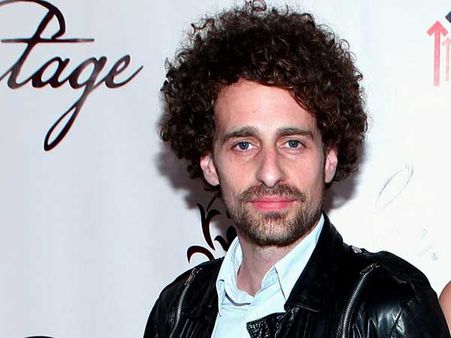 బ్రిడ్డిపై నుంచి హైవేపై దూకి యాక్టర్ ఆత్మహత్య.. కంటతడి పెట్టిస్తున్న సూసైడ్ నోట్!