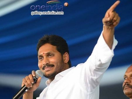 సీఎం జగన్‌‌కు జై.... విష్ చేసిన తెలుగు సినీ స్టార్స్!