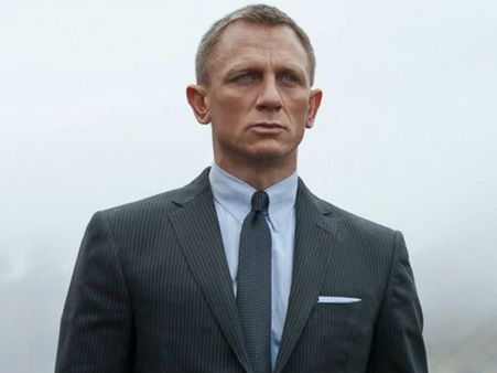 సెట్స్‌పై శృంగార సన్నివేశాలు చూసే ఓ మనిషి.. ఆయన చేసే పనేంటో తెలుస్తే షాకే!