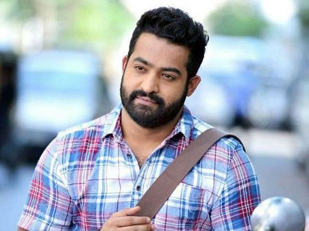 ఓ వైపు ఏపీలో పొలిటికల్ టెన్షన్... జూ ఎన్టీఆర్ ఫ్యాన్స్ సెన్సేషన్, వీడియో వైరల్