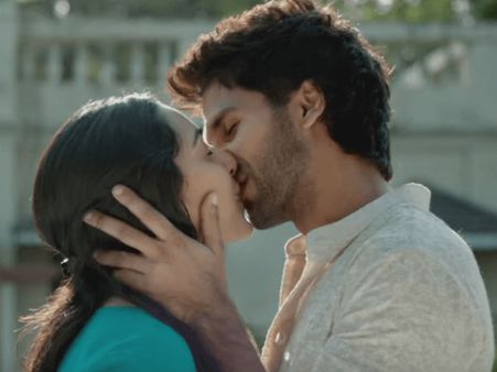 లిప్‌లాక్స్ సీన్స్‌లో రెచ్చిపోయిన కియారా.. బోల్డ్‌గా అంతకుమించి