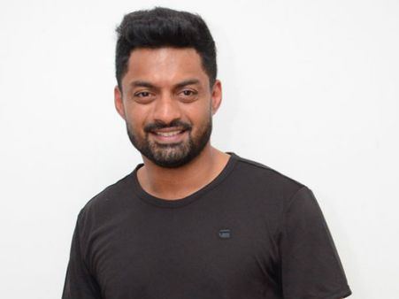 అతనితో కమిటైపోయిన నందమూరి హీరో.. తొలిసారే సక్సెస్ కానున్నారా?