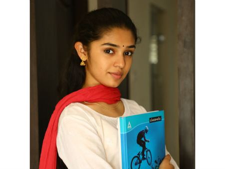 మెగాస్టార్ మేనల్లుడి హీరోయిన్ ఈమెనే.. ఉప్పెనతో సినీ ఎంట్రీ