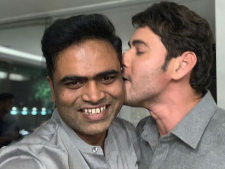 డైరెక్టర్ బుగ్గపై మహేష్ బాబు ముద్దు.. సోషల్ మీడియాలో వైరల్.. ఏం జరిగిందంటే!