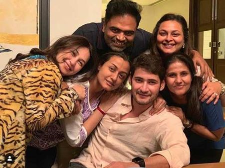 మిడ్ నైట్ పార్టీ హోస్ట్ చేసిన మహేష్ భార్య నమ్రత (ఫోటోస్)