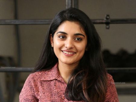 నన్ను చెల్లిగానో, అక్కగానో ఊహించుకోవద్దంటున్న హీరోయిన్!