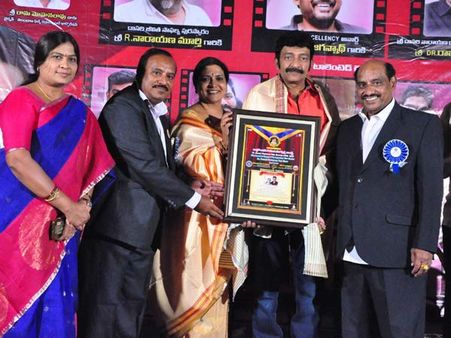 ఫెయిల్యూర్‌లో ఉంటే ముఖం చాటేస్తారు.. 'కల్కి' కోసం 100 కథలు విన్నా .. రాజశేఖర్!