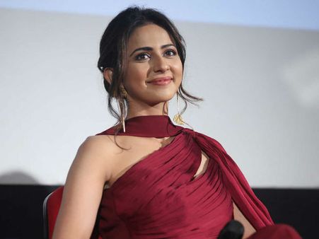 యంగ్, ఓల్డ్ ఎవరైనా పర్వాలేదు.. లవ్‌లో పడేందుకు ఎదురుచూస్తున్నా.. రకుల్ ప్రీత్ సింగ్!