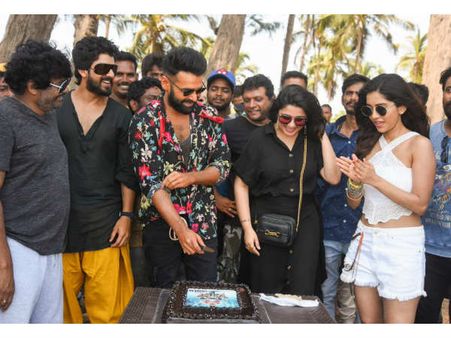 గోవాలో ఘనంగా రామ్ బర్త్ డే.. తెలుగు రాష్ట్రాల్లో ఫ్యాన్స్ సామాజిక కార్యక్రమాలు