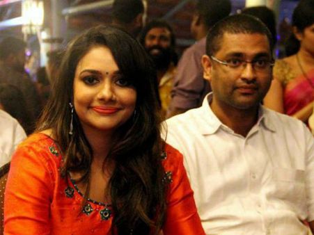 విడాకులు తీసుకుంటున్న ప్రముఖ యాంకర్... కుప్పకూలిన 11 ఏళ్ల దాంపత్యం!