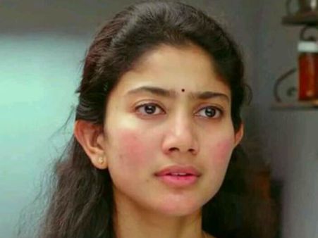 తప్పనిసరి పరిస్థితుల్లో క్షమాపణలు చెప్పిన సాయి పల్లవి.. వివరణ కూడా ఇచ్చుకుంది