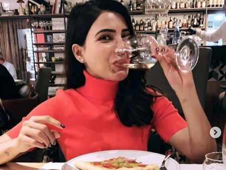 వైన్ విత్ పిజ్జా: స్పెయిన్ వెకేషన్లో సమంత గ్లామర్ విశ్వరూపం!