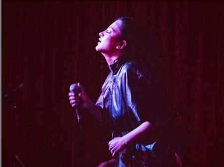 లండన్‌లో శృతిహాసన్ కేక.. ప్రియుడు లేకుండానే..