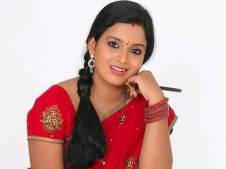 ప్రియుడితో పారిపోయిన తెలుగు నటి... 45 రోజుల పాటు ఆ ఊరిలో ఉంచి...