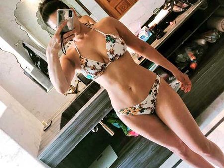 సెక్సీగా సన్నీ సెల్ఫీ బాంబ్.. ప్రైవేట్ ప్లేస్‌లో బికినీలో.. పిచ్చిగా ఫ్యాన్స్ ఫిదా!