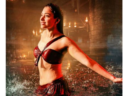 గ్లామర్ డోస్ పెంచేసిన తమన్నా... వైరల్ అవుతున్న హాట్ పిక్!