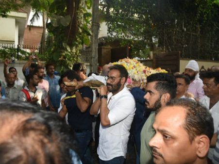 అజయ్ దేవగన్ తండ్రి అంత్యక్రియలు.. కంటతడి పెట్టిన బిగ్‌బీ, ఇతర ప్రముఖులు