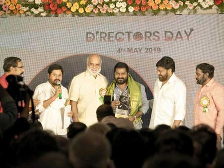 వేణు ఊడుగులకు టీ కృష్ణ అవార్డు.. చిరంజీవి, రాఘవేంద్రరావు చేతుల మీదుగా!