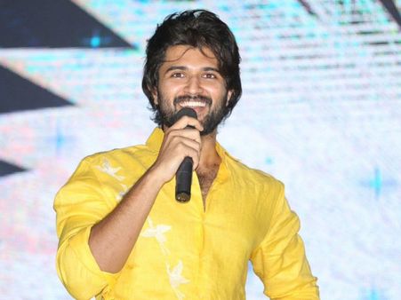 విజయ్ దేవరకొండ రేంజి చాలా పెరిగింది... రూ. 8 కోట్ల ఖర్చుతో?