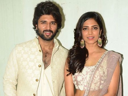 తమిళ హీరోయిన్ తో విజయ్ దేవరకొండ మొదలు పెట్టేశాడు. మైత్రీ మూవీస్ తో హీరోగా