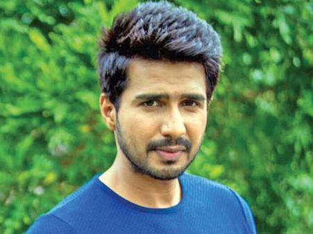 భార్యతో విడాకులు కారణం అదే, ఆమెను ప్రాణం కంటే ఎక్కువ ప్రేమించా.. .. హీరో క్లారిటీ