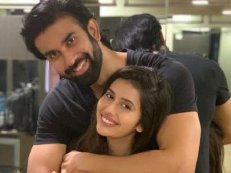 అతడితో బ్రేకప్ ... స్టార్ హీరోయిన్ సోదరుడితో టీవీ నటి కోర్టు మ్యారేజ్!