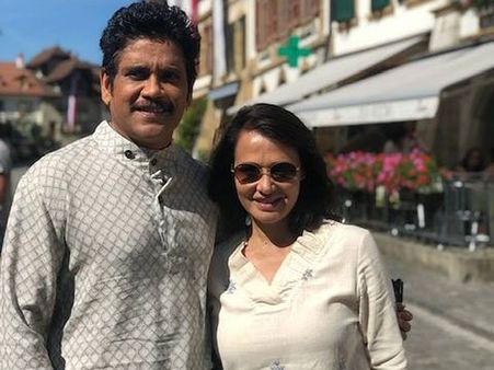 స్విట్జర్లాండ్ వీధుల్లో నాగార్జున, అమల ఎంజాయ్.. వైరల్ అవుతున్న పిక్