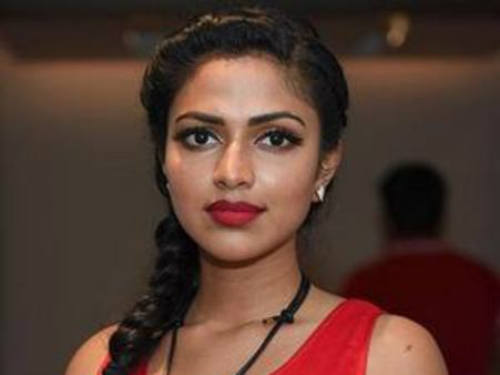 ఆ మూవీ నుంచి బయటకు తోశారు, నగ్న ఫోజులే కారణమా? అమలా పాల్ ఘాటుగా