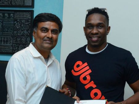 టాలీవుడ్‌లోకి వెస్టిండీస్ క్రికెటర్ డారెన్ బ్రావో.. ఎవరు నిర్మిస్తున్నారంటే..