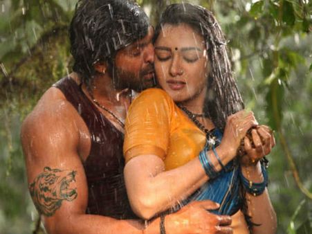 యువ హీరోతో హాట్ హాట్‌గా కేథరిన్ థెరిస్సా..