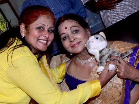 విజయనిర్మలకు జయసుధ రిలేటివ్.. ఆ ఇద్దరి మధ్య ఉన్న రిలేషన్ ఇదే