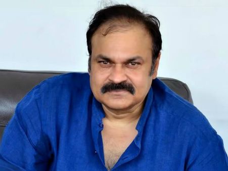 వరుణ్ యాక్సిడెంటుకు కారణం అదే, వారు సైకోలు, పవన్ సినిమాల్లోకి అలా రావొచ్చేమో... నాగబాబు