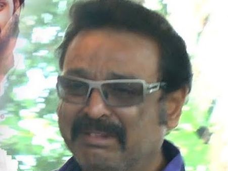 కన్నీరు మున్నీరైన నటుడు నరేష్.. తల్లి విజయ నిర్మల మరణంతో విషాదంలోకి..