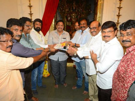 సడెన్ సర్‌ప్రైజ్ ఇచ్చిన బాలయ్య... 105 మొదలైంది!