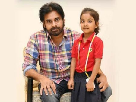 పవన్ కల్యాణ్ అందుకు రెడీ అవుతున్నాడా? గడ్డం అందుకే తీశారా? కూతురుతో కలిసి