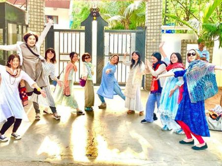 హీరో ప్రభాస్ ఇంటి ముందు డాన్స్ చేసిన జపాన్ అభిమానులు!