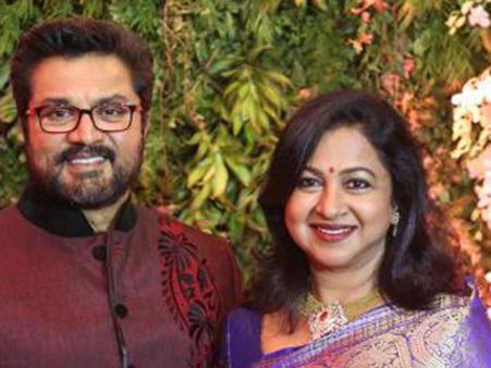 రాధిక-శరత్ కుమార్ దంపతులకు అరెస్ట్ వారెంట్